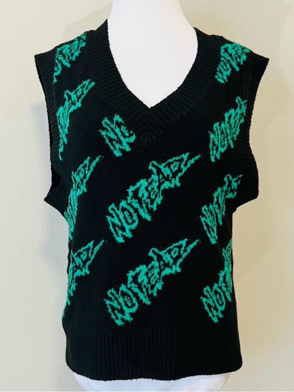 NO FEAR X H&M Sweater Vest
Green Black Size XS